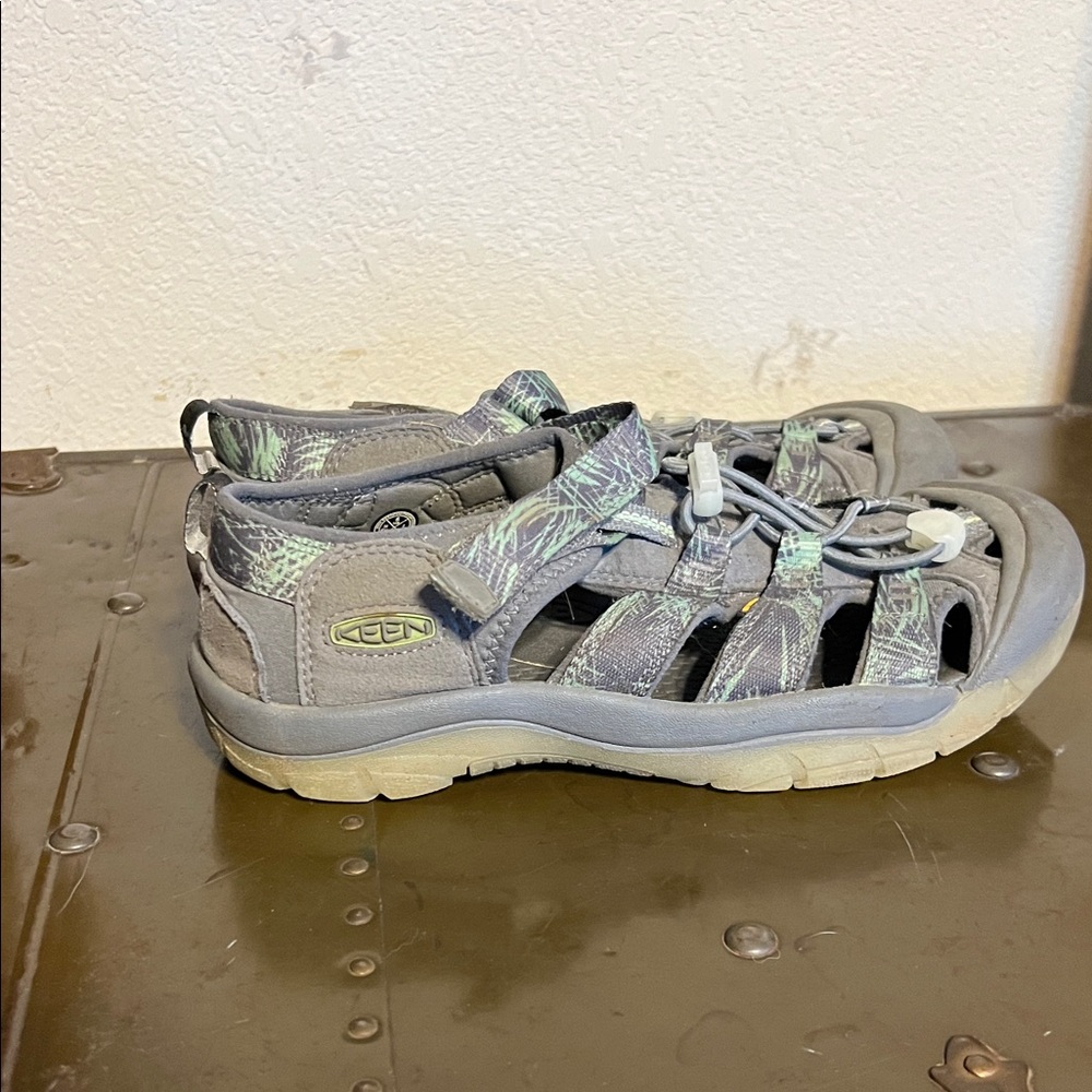 Keen Kids' Glow in dark Gray and Green Sandals